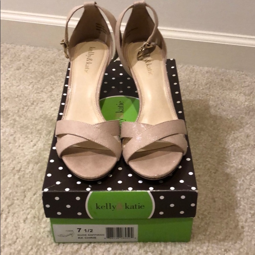 KELLY & KATIE: Nude heels
